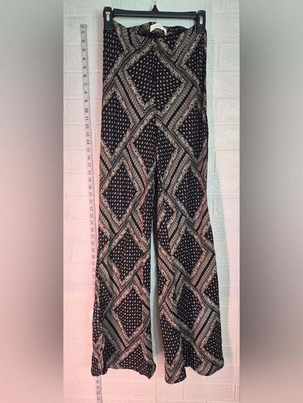 Mustard Seed brand cream-colored paisley bandana pattern Flowy Btm Slit Sz Small